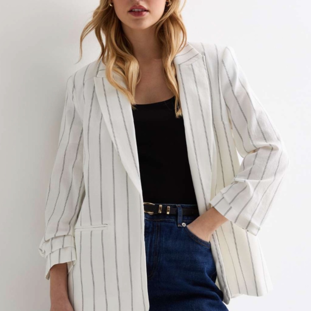 Express White pin stripe Blazer Women’s box 4